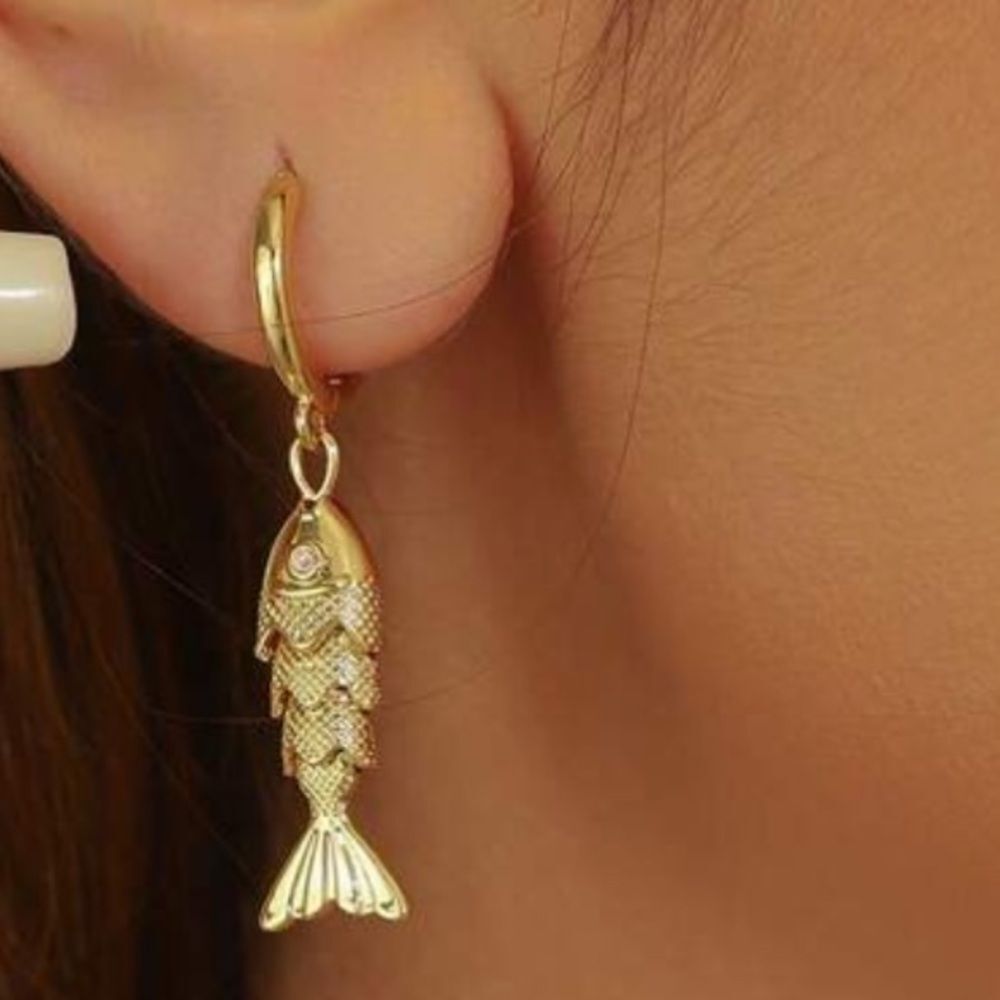 Gold Fish hoop Earring R122